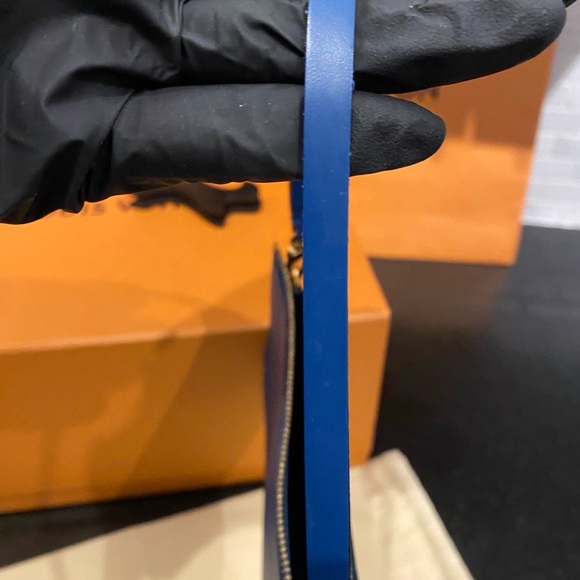 Louis Vuitton Vintage EPI Pochette - Picture 8 of 11